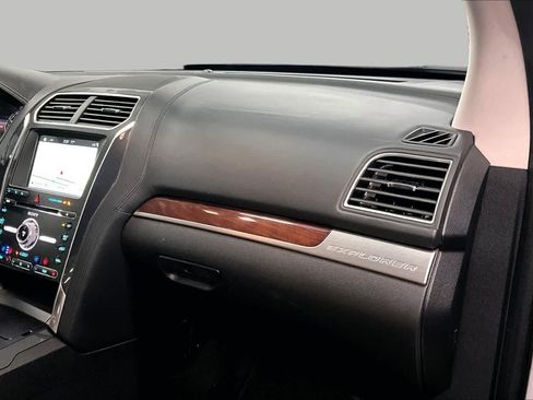 Used 2018 Ford Explorer Platinum AWD/4WD image 18