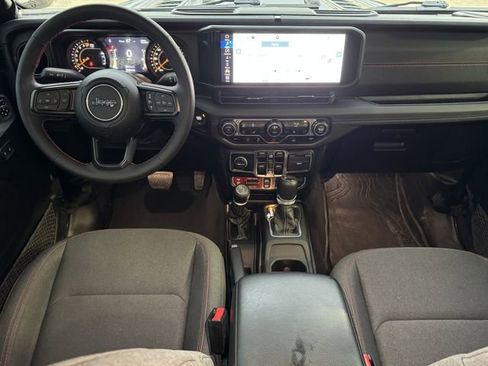 Used 2024 Jeep Gladiator Rubicon w/ Technology Group image 9