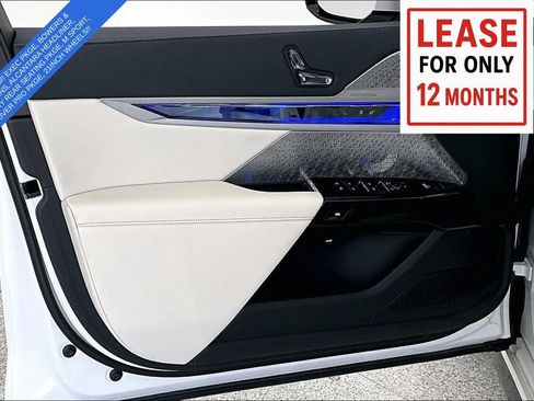 Used 2025 BMW 760i xDrive AWD/4WD image 23