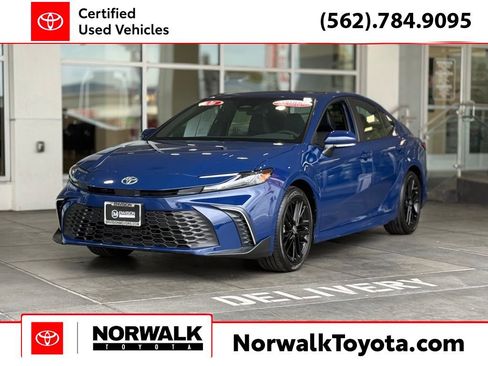 Certified 2026 Toyota Camry SE image 1