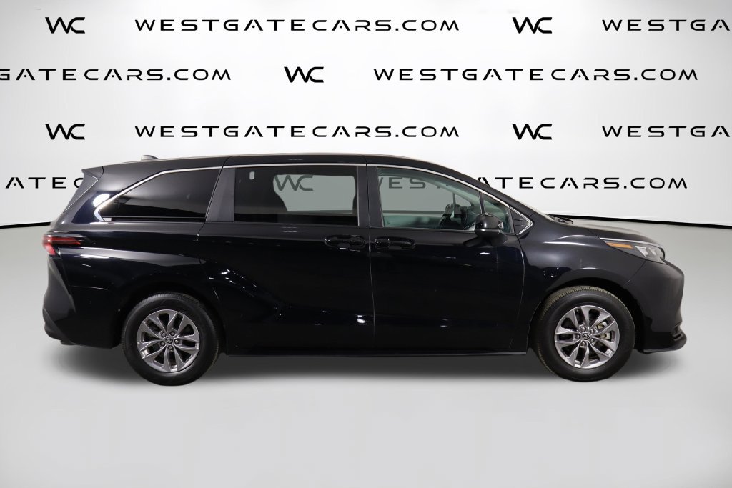 Used 2025 Toyota Sienna LE FWD image 43