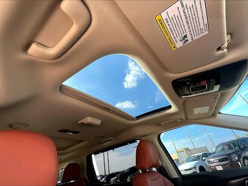 Certified 2025 Kia Carnival SX w/ SX Dark Edition Package image 12