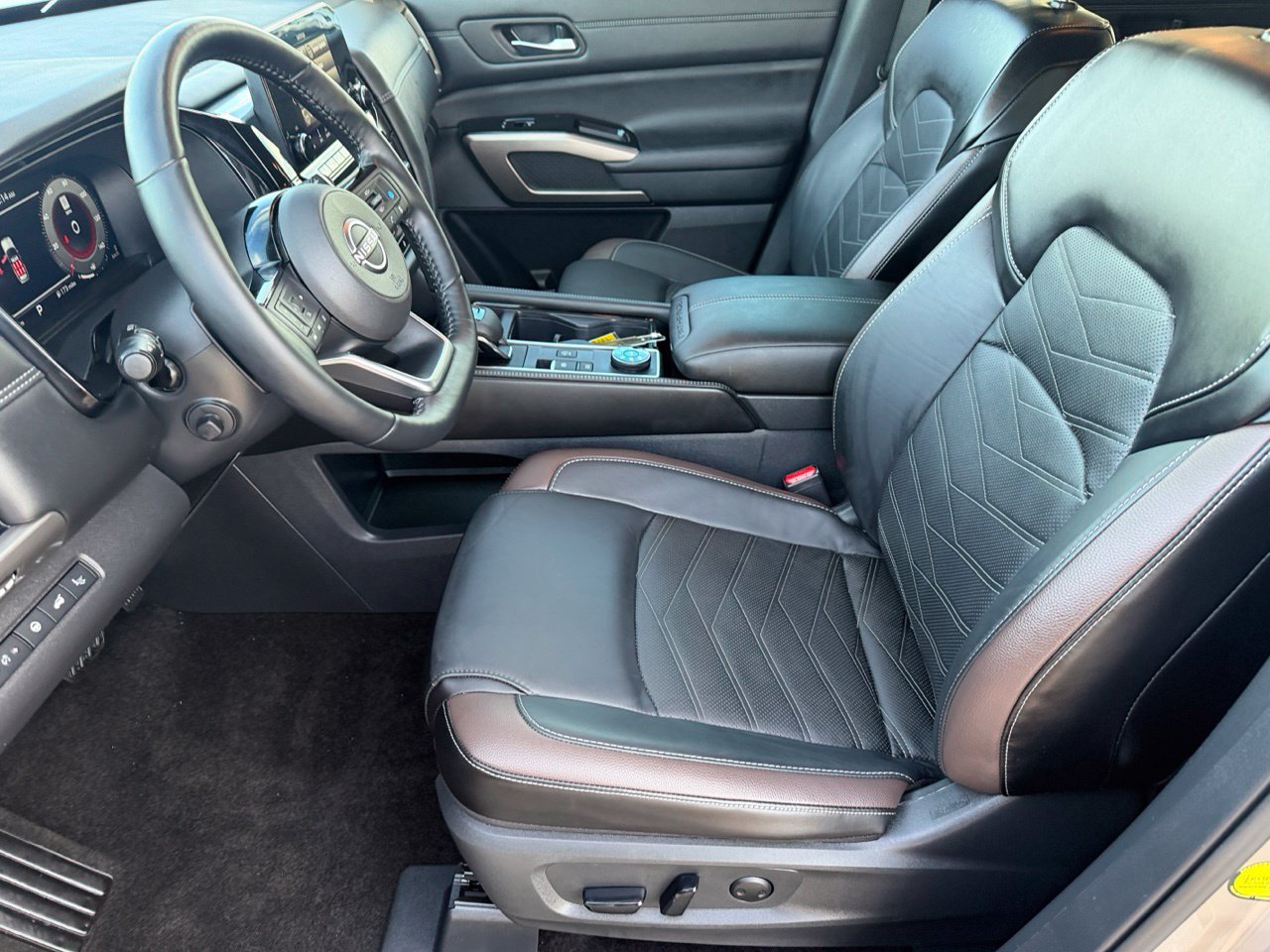 Certified 2024 Nissan Pathfinder Platinum w/ Lighting Package (N93) AWD/4WD image 32