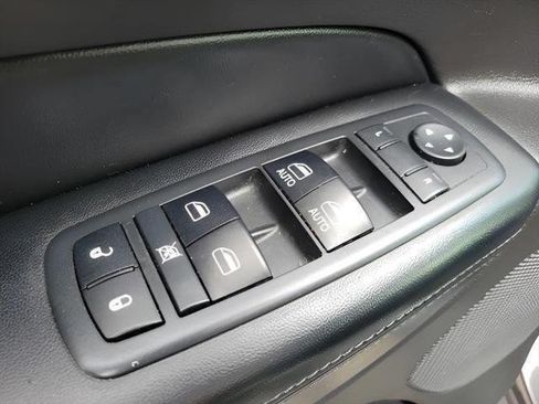 Used 2018 Jeep Grand Cherokee Altitude RWD image 13