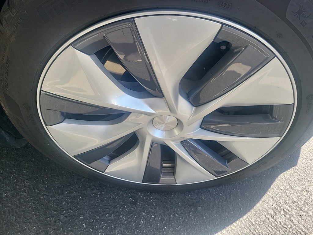 Used 2023 Tesla Model Y Long Range AWD/4WD image 8