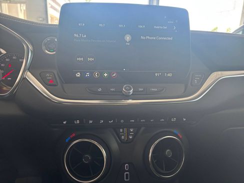 Used 2025 Chevrolet Blazer LT FWD image 17