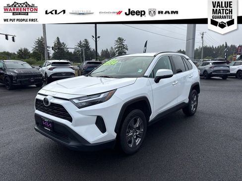 Used 2024 Toyota RAV4 XLE AWD/4WD image 1