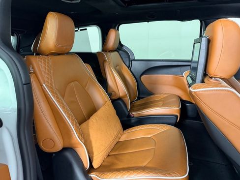 Certified 2024 Chrysler Pacifica Pinnacle image 33