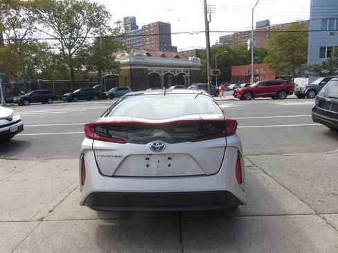 Used 2018 Toyota Prius Prime Plus w/ Carpet Mat Package FWD image 8