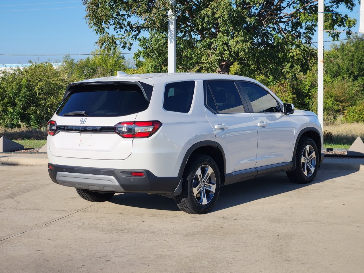 Used 2025 Honda Pilot EX-L image 5