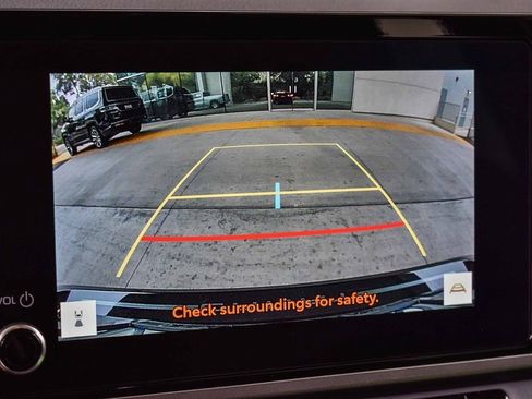 Used 2025 Toyota Camry Hybrid image 22