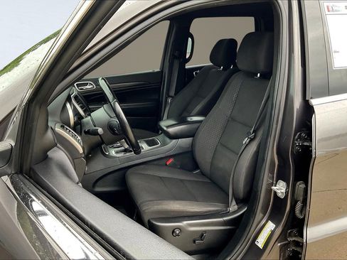 Used 2020 Jeep Grand Cherokee Laredo image 31