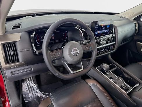 Certified 2023 Nissan Pathfinder Platinum AWD/4WD image 10