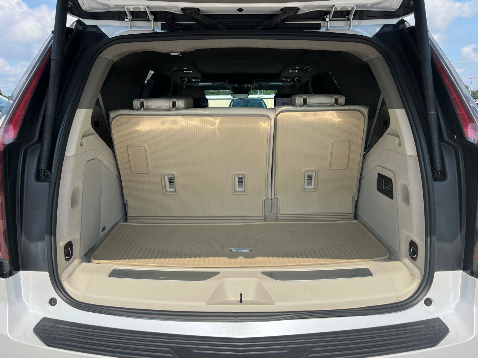 Used 2024 Cadillac Escalade Sport Platinum w/ Heavy-Duty Trailer Package AWD/4WD image 18