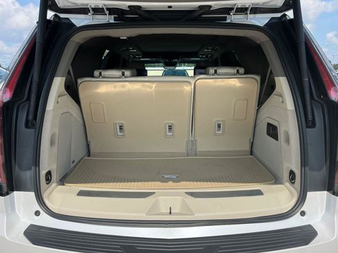 Used 2024 Cadillac Escalade Sport Platinum w/ Heavy-Duty Trailer Package AWD/4WD image 18