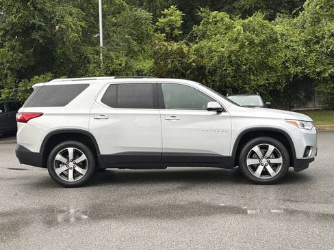 Used 2018 Chevrolet Traverse LT FWD image 2