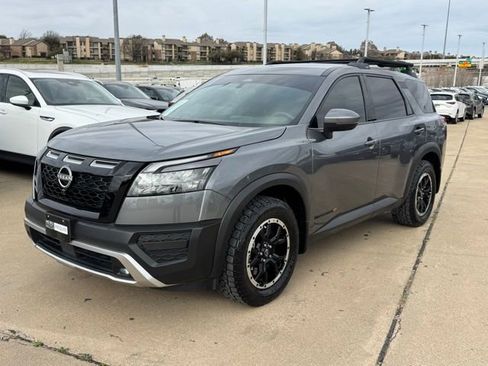 Used 2025 Nissan Pathfinder Rock Creek image 3