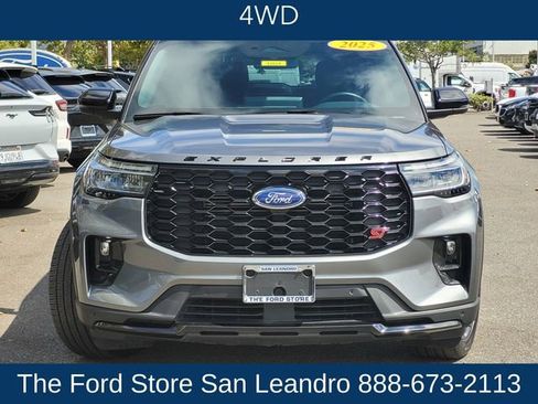 Used 2025 Ford Explorer ST image 5