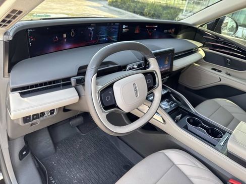 Certified 2025 Lincoln Nautilus Premier image 16