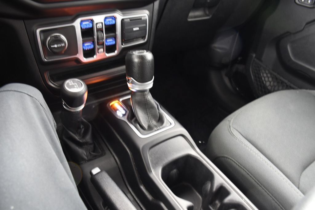 Used 2018 Jeep Wrangler Unlimited Sport S AWD/4WD image 31