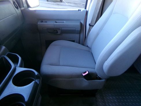 Used 2014 Ford E-350 and Econoline 350 XLT image 13