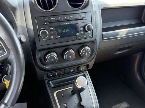 Used 2014 Jeep Patriot Latitude FWD image 10