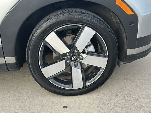 Certified 2024 Hyundai Santa Fe Limited FWD image 16