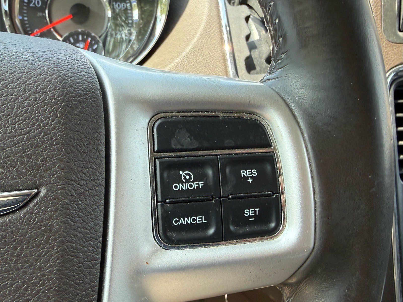 Used 2016 Chrysler Town & Country Touring FWD image 14