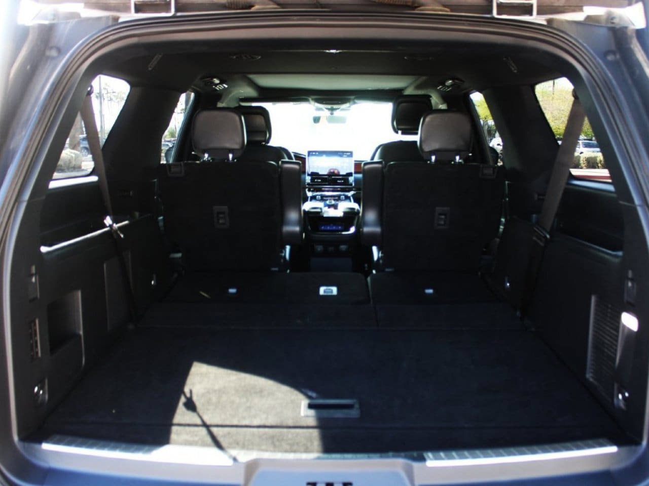 Used 2024 Lincoln Navigator L 4WD image 6