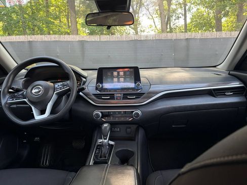 Used 2025 Nissan Altima 2.5 SV FWD image 33