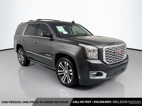 Used 2018 GMC Yukon Denali w/ Denali Ultimate Package AWD/4WD image 3