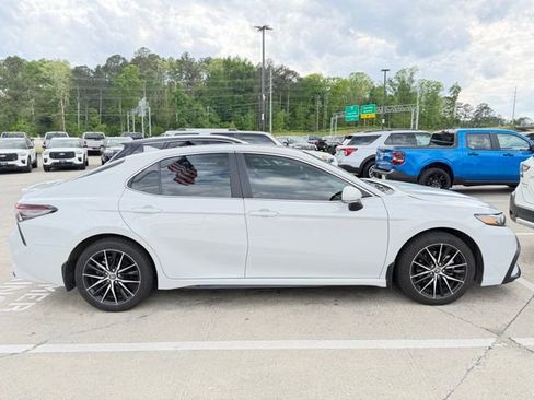 Used 2024 Toyota Camry SE w/ Convenience Package image 5