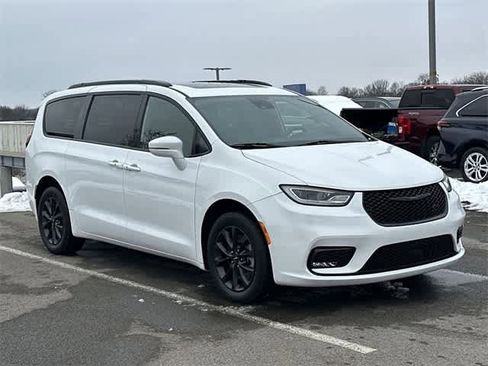 Used 2021 Chrysler Pacifica Limited w/ S Appearance Package image 25