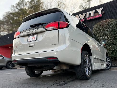 Used 2017 Chrysler Pacifica Limited w/ Advanced Safetytec Group image 13