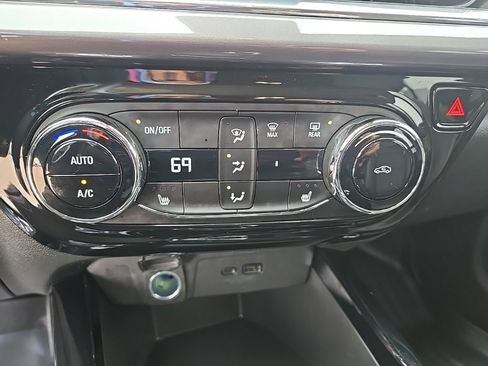 Used 2025 Chevrolet Trax ACTIV w/ Driver Confidence Package image 31