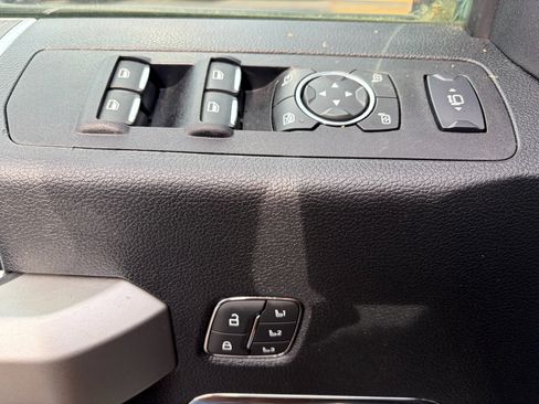 Used 2020 Ford F250 Lariat w/ Chrome Package image 24