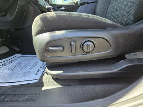 Used 2023 Chevrolet Equinox LT image 16