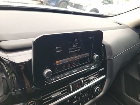 Used 2023 Nissan Pathfinder SV w/ SV Premium Package FWD image 29