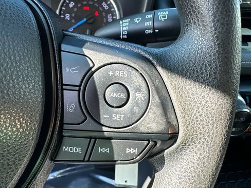 Certified 2022 Toyota RAV4 LE AWD/4WD image 38