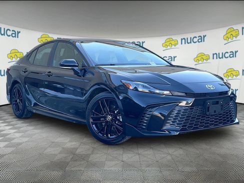 Used 2025 Toyota Camry SE image 1