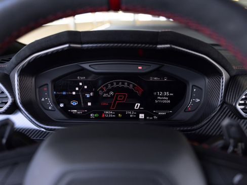 Used 2023 Lamborghini Urus Performante AWD/4WD image 32