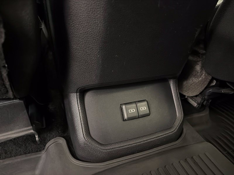 Used 2022 Toyota Highlander XLE AWD/4WD image 22