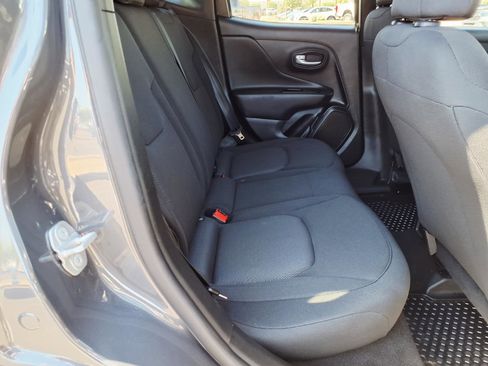 Used 2023 Jeep Renegade Latitude image 13