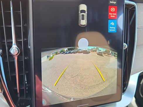 New 2026 Volvo XC90 B6 Core image 21