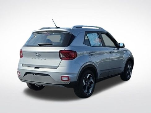 Used 2026 Hyundai Venue SEL FWD image 5