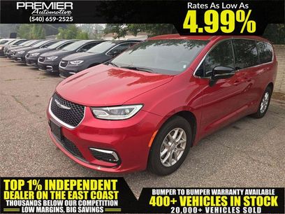 Used 2025 Chrysler Pacifica Select