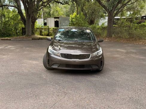 Used 2018 Kia Forte LX FWD image 2