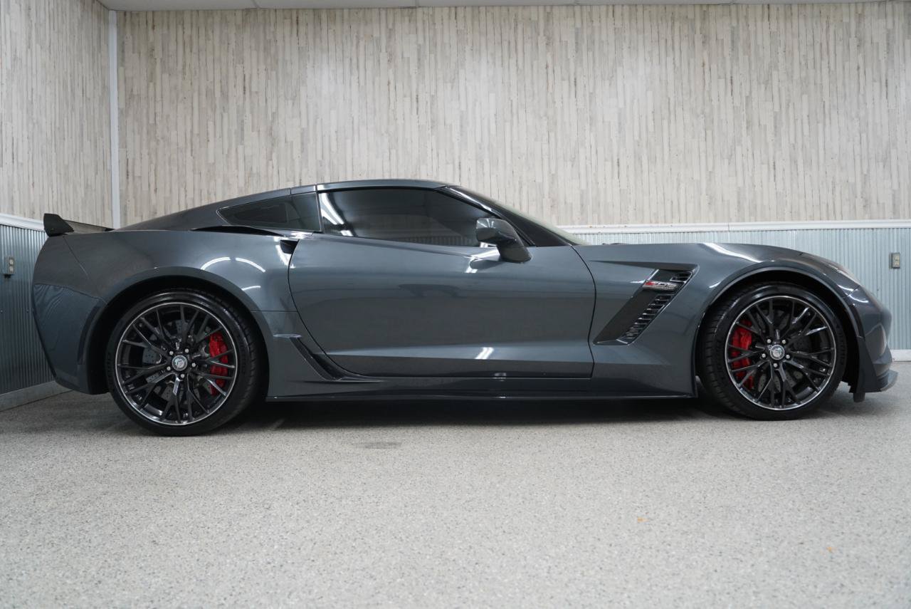 Used 2017 Chevrolet Corvette Z06 w/ Z07 Performance Package RWD image 6