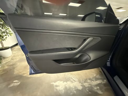 Used 2018 Tesla Model 3 Mid Range RWD image 10