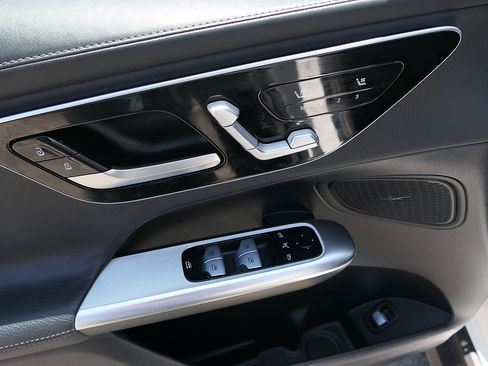 Used 2024 Mercedes-Benz GLC 300 image 13
